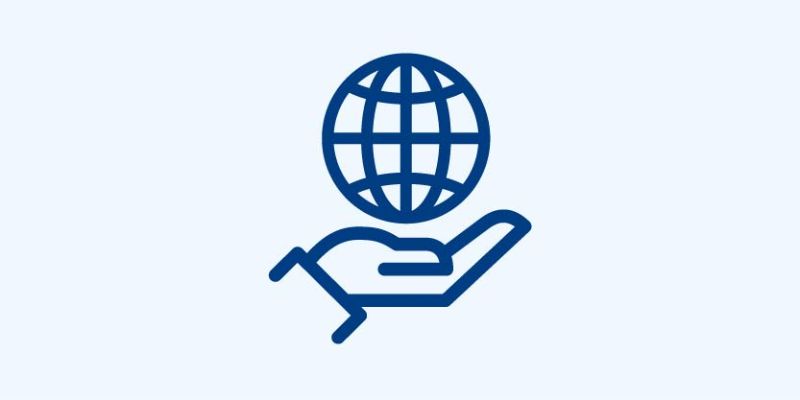 Icon mit Hand, die Weltkugel hält - Symbol für Umweltschutz und Nachhaltigkeit