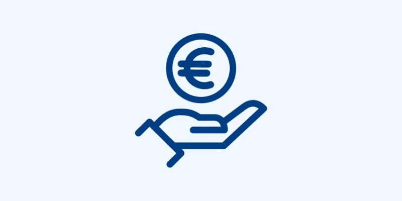 Icon mit Hand, die Euro-Münze hält - Symbol für Zugang zu Fördermitteln und finanzielle Unterstützung
